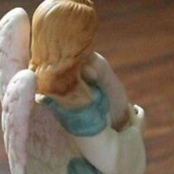 Vintage Homco "Angel Holding Baby" Figurine #1434 - Picture 2 of 8
